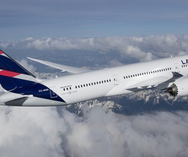 LATAM Boeing 787-9 Dreamliner photographed on May 13, 2016 from Wolfe Air Aviation Learjet 25B.