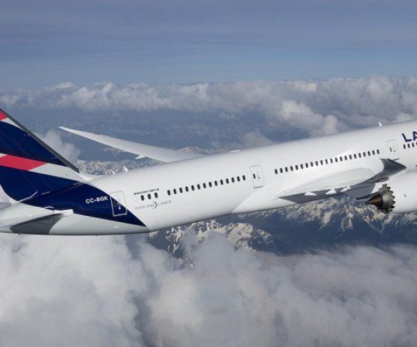 LATAM Boeing 787-9 Dreamliner photographed on May 13, 2016 from Wolfe Air Aviation Learjet 25B.