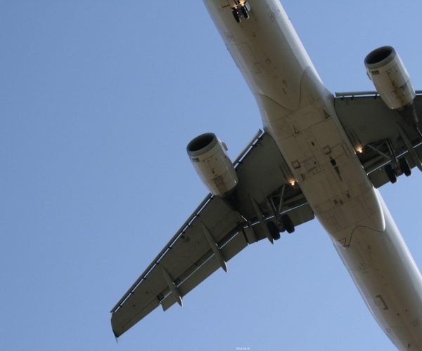 aviao_visto_de_baixo_8a1f008976d2504f02e140af59fecd4f_aeronaves331-not2287